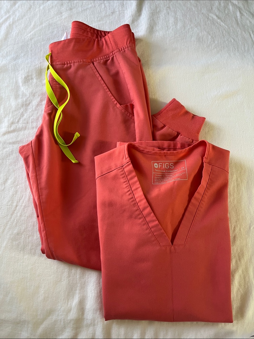 FIGS Scrub Set Hot Coral XS
